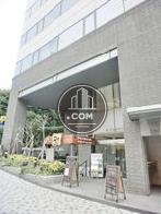 カフェなどが入っています