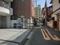 大通りから一本入った立地です