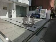 エントランス前はゆとりがあります