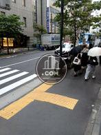 建物前の歩道