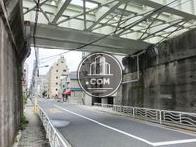 高架側から見た鯨岡第一ビル