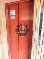 エレベーターの乗り場前