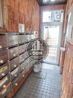 比較的コンパクトな空間のエントランス内