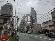 物件の前は、不忍通りです