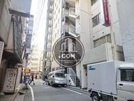 背面通り奥からの景色