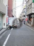 様々な店舗が建ち並ぶエリア
