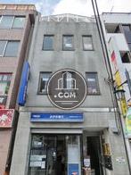 落ち着いた色合いの外観