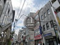 東中野駅東口の目の前