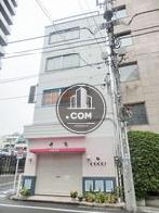 スッキリとしたシルエットの建物です