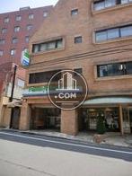 １階部分には店舗が入居中です