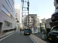 大通りから一本入った比較的静かな環境です