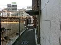 建物の横側通路