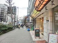 物件前歩道、渋谷方面です