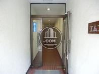 １階玄関のガラス扉です