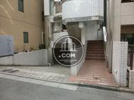 エレベーターまで段差が2箇所ございます