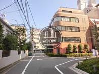 静かなエリアに建っています