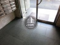 シンプルなエントランスです