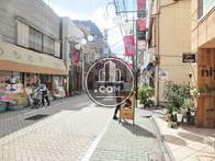 沢山の店舗が軒を連ねます