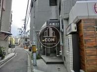 玄関側の側道です
