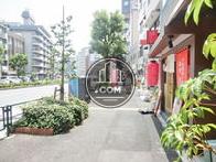 街路樹のある歩道