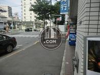 ビル前の歩道です