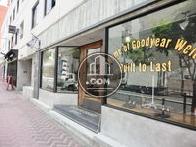 下層階には多くのテナント様が入居されています