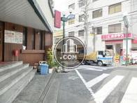 ゆったりとした玄関前