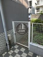 物件脇に門