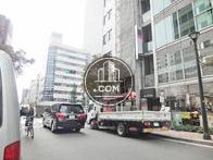 隣接する松屋通り奥からの見え方