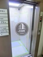 防犯カメラの用意されたエレべーター
