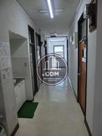 入ってすぐに各部屋の扉が並びます