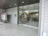 広々とした正面玄関