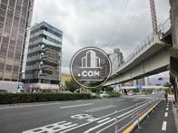 前面の道路もとても幅広です
