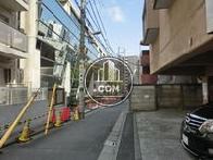 北側の道路風景です