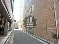 隣接する脇道