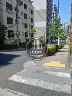 建物前の通り
