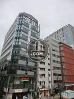 非常に背の高い建物であることが分かります