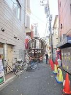 大通りから入って直ぐ