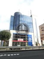 綺麗なガラス張りで構築された上層階
