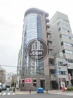 周囲の景観を綺麗に反射するミラー仕上げ