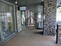 ２階は店舗が数件入っています