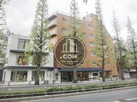大通りに面して隣接しています