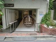 広めのエントランスホールになってます