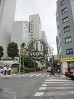 前の建物とは距離があります