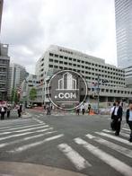 交差点向いに病院があります
