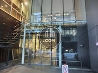 玄関部分の扉は自動です