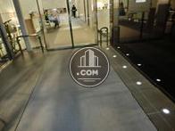 エントランスはシックな印象があり恰好が良いです