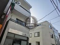 前面にはバルコニーが設置されています