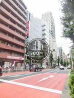 街路樹の立ち並ぶ公道