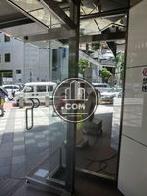 ガラスが多く使われており開放的です